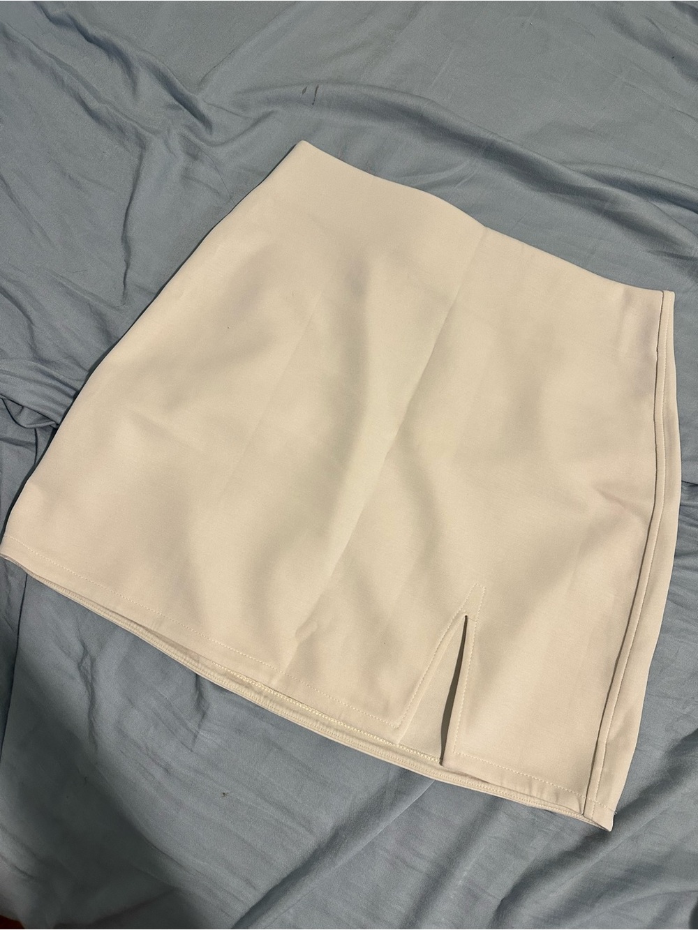 Lululemon Women's Cream Mini Skirt with Front Slit never worn